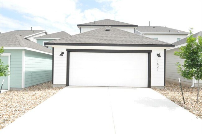 Building Photo - 1621 Bella Dr