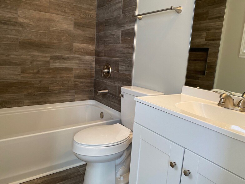 Building Photo - 70 Sweetbay Dr