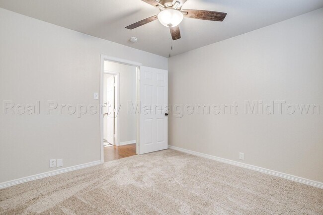 Building Photo - 1813 Thomas Pl