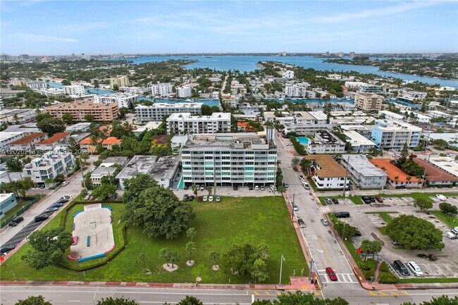 Building Photo - 8233 Harding Ave
