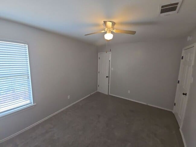 Building Photo - Cozy 3BR Home with Attached 2-Car Garage!!
