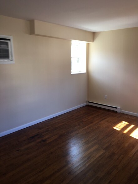 Building Photo - 758 Ashland Ave