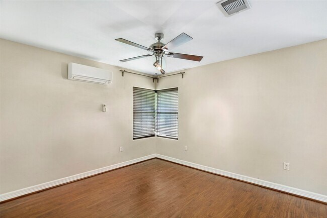 Building Photo - 2106 Stonecrest Dr