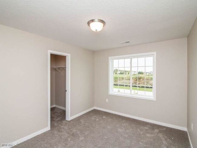 Building Photo - 3 br, 2.5 bath Townhome - Covenant Cove To...