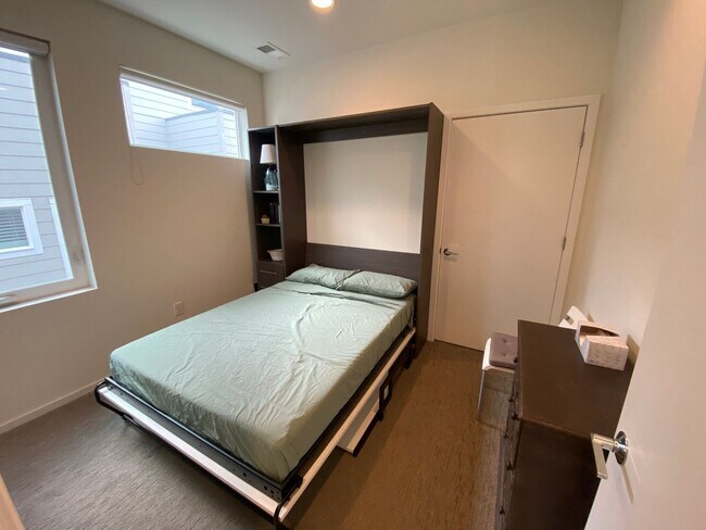 Building Photo - Charming 2BR Townhome in Denver