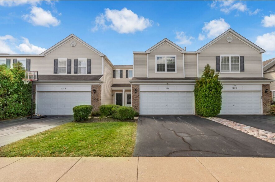 Primary Photo - 1221 Courtland Cir