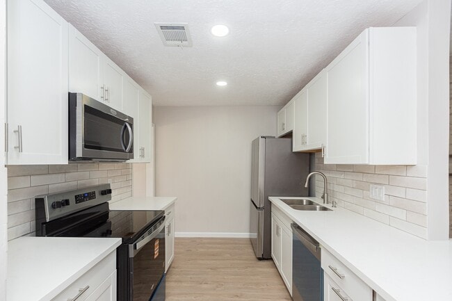 Building Photo - 16911 Bougainvilla Ln