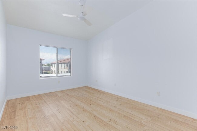 Building Photo - 2305 W Horizon Ridge Pkwy