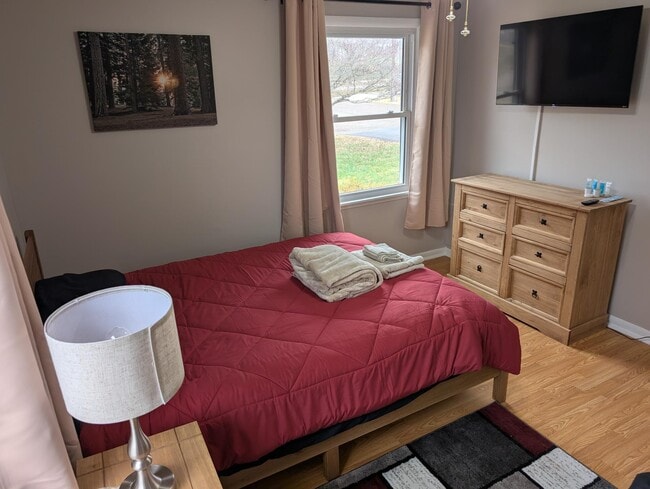 Building Photo - June St - Bedroom 1