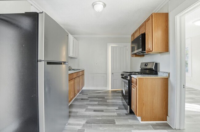 Building Photo - 1303 E 33rd St