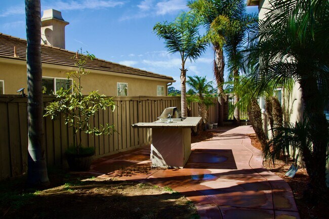 Building Photo - Carlsbad Arroyo Retreat