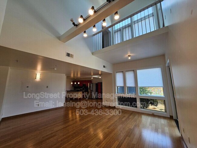 Building Photo - 12600 SW Crescent St