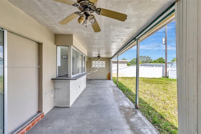 Building Photo - 9121 SW 54th Pl