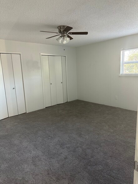 Building Photo - 2447 S Graham Dr