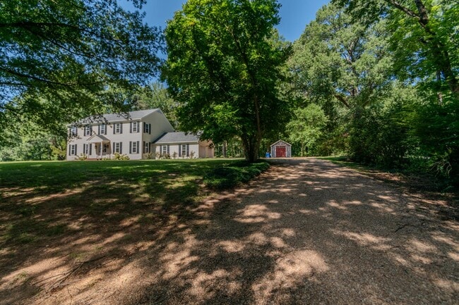 Building Photo - 428 Ingleside Dr