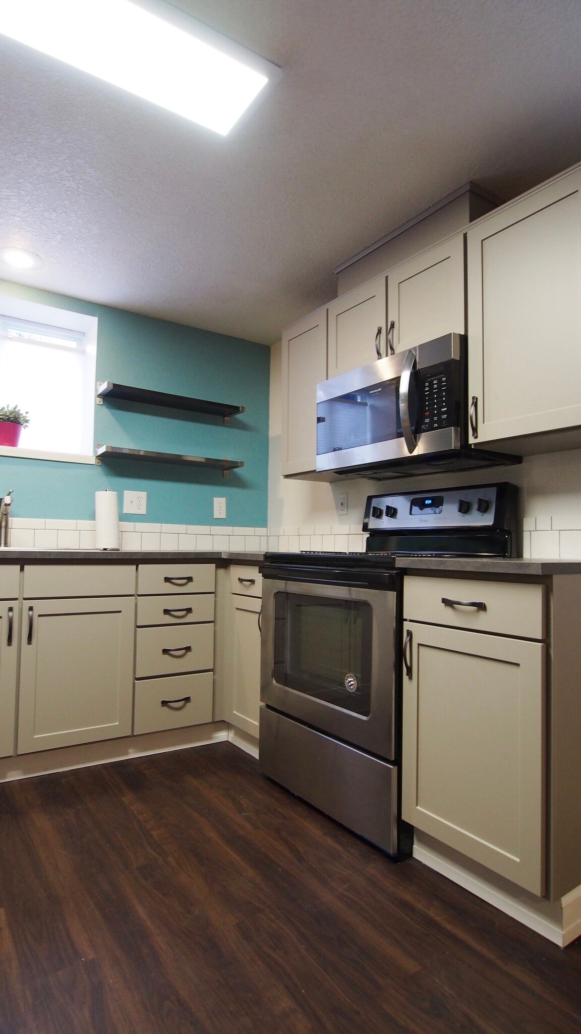 Building Photo - 4415 SE Hawthorne Blvd