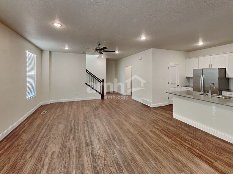 Building Photo - 6094 S Jordan Pkwy W
