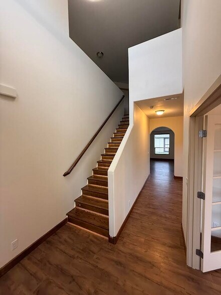 Building Photo - 3420 W Pescador Dr