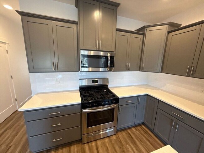 Building Photo - 5913 Blue River Dr SE