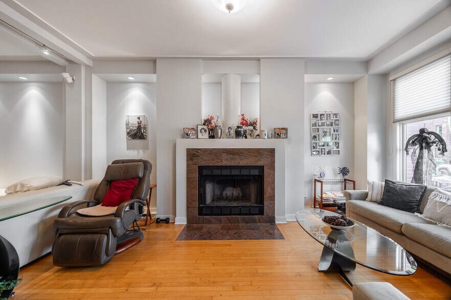 Building Photo - 1723 N Wood St