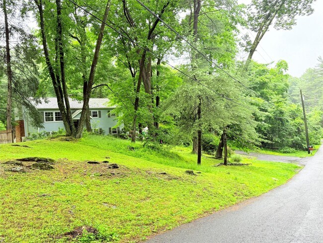 Building Photo - 23 Van Dam Rd