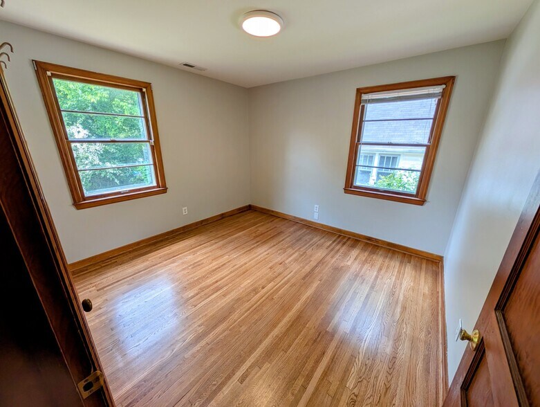 Building Photo - 1326 McAlpine Ave