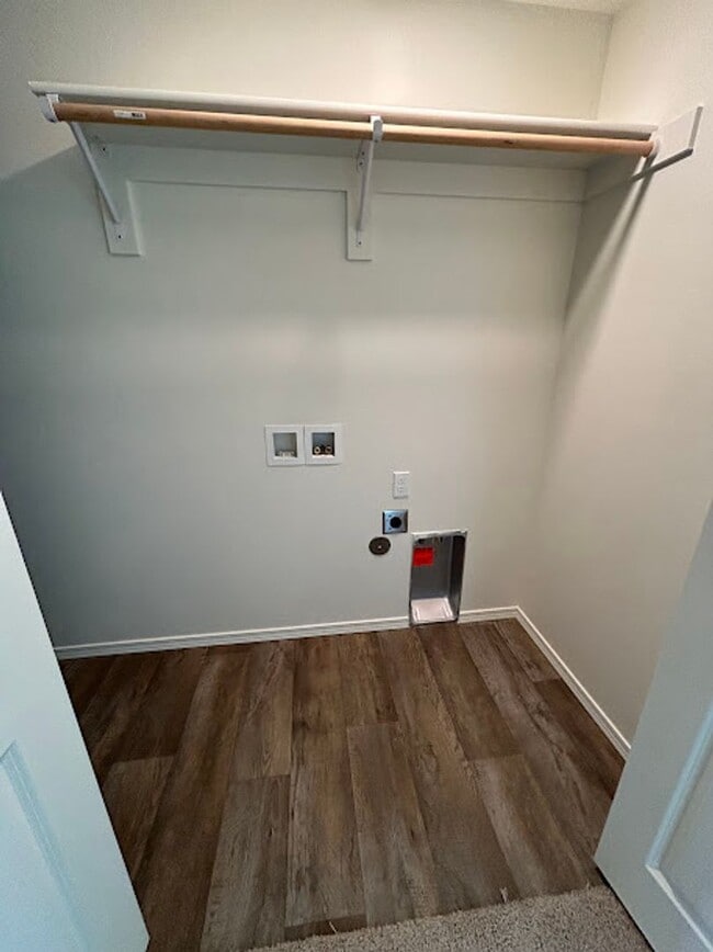 Building Photo - Brand New Corner Townhome!