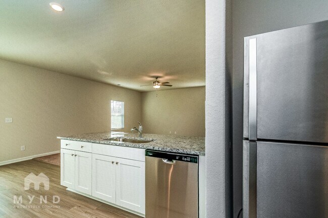 Building Photo - 65 Royal Mdw Dr