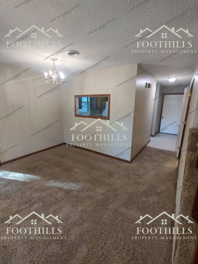 Building Photo - 4406 Lexington Way
