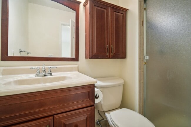 Building Photo - 14 Walnut St