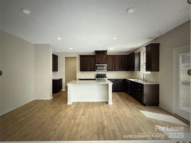 Building Photo - 5021 Kinsbridge Dr