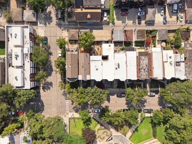 Building Photo - 750 S Oakley Blvd