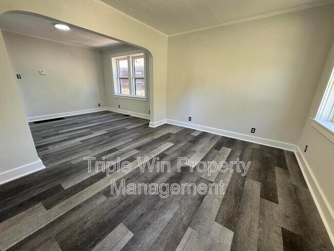 Building Photo - 3704 Taft Ave