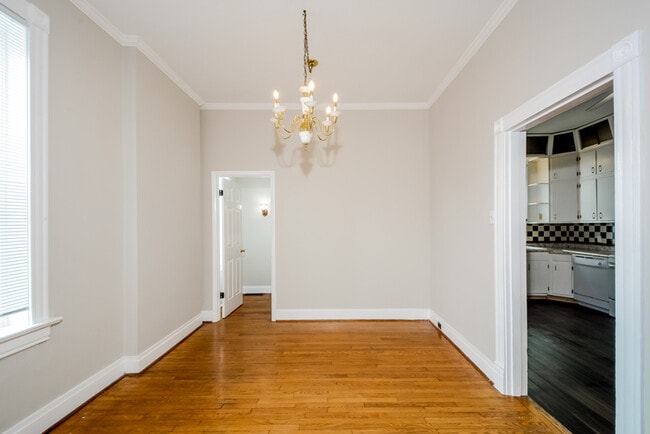 Building Photo - Fantastic 3bd/2ba home! Coming soon!