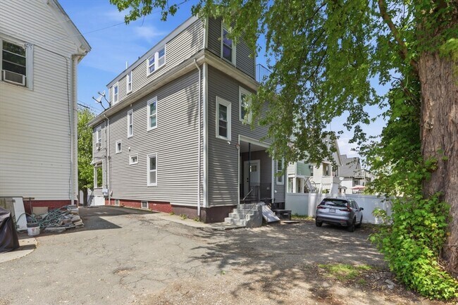 Building Photo - 121 Glendale St
