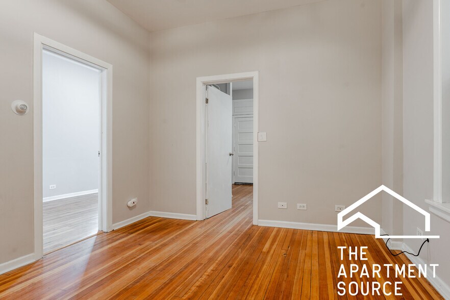 Building Photo - 2202 W Belmont Ave