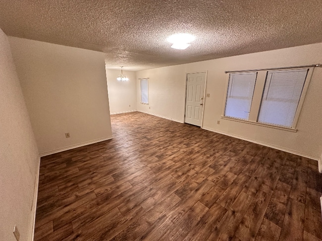 Building Photo - 228 Wall Dr