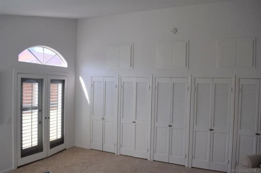 Building Photo - 444 E Ave