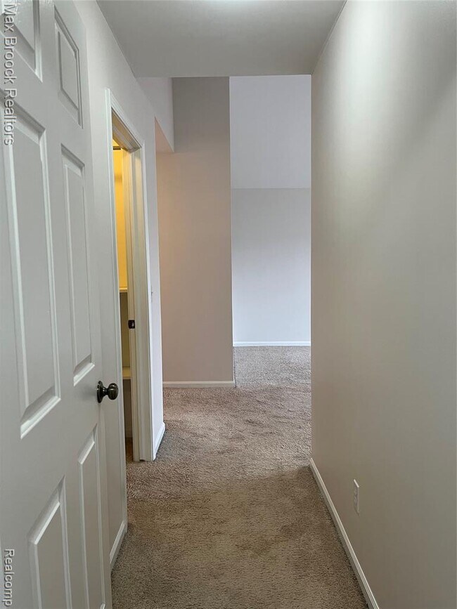 Building Photo - 3255 Camden Dr