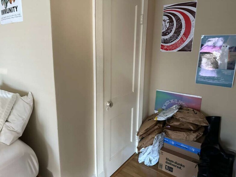 Building Photo - 12 Saint Paul St