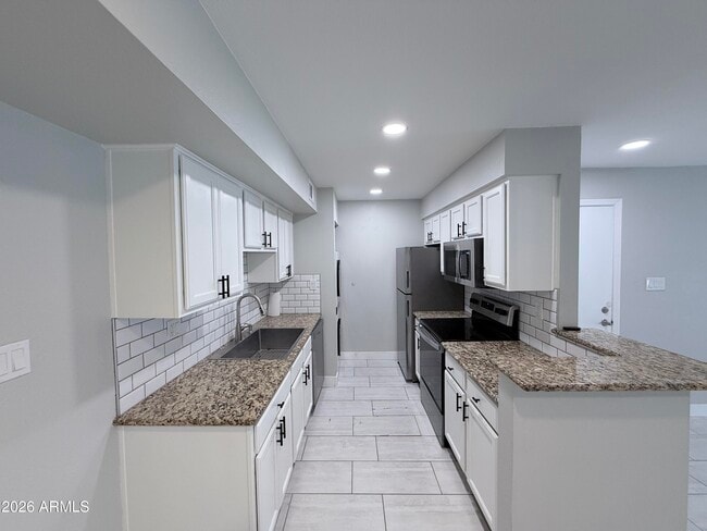 Building Photo - 5995 N 78th St