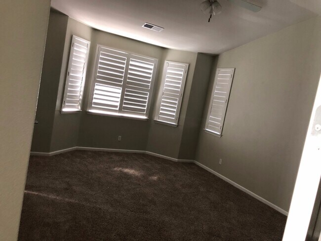 Building Photo - Beautiful 3 B/D 2.5 BA House in Roseville-COMING VERY SOON! ACT FAST AND APPLY NOW AS THIS PROPER...