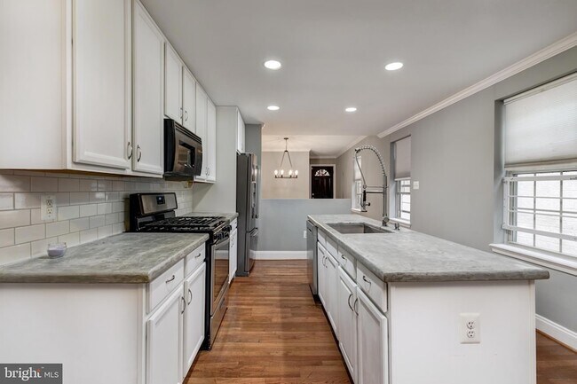 Building Photo - 130 N Collington Ave