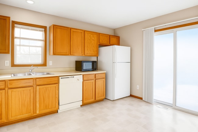Building Photo - Modern Comfort & Space