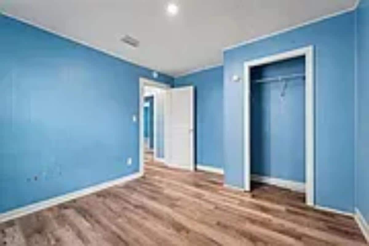 Building Photo - 250 Vernis Ave