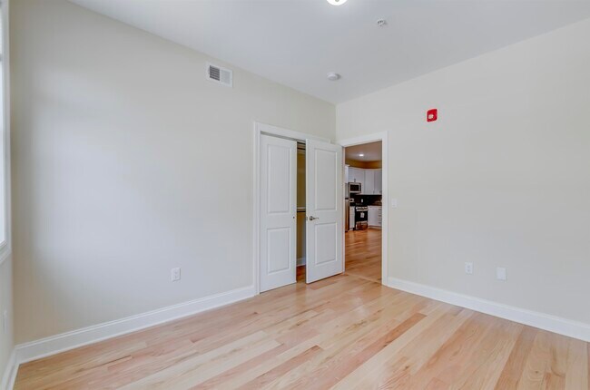 Building Photo - 419 Broadway-