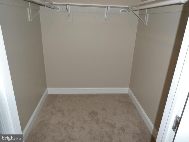 Building Photo - 10 Grasmur Ct