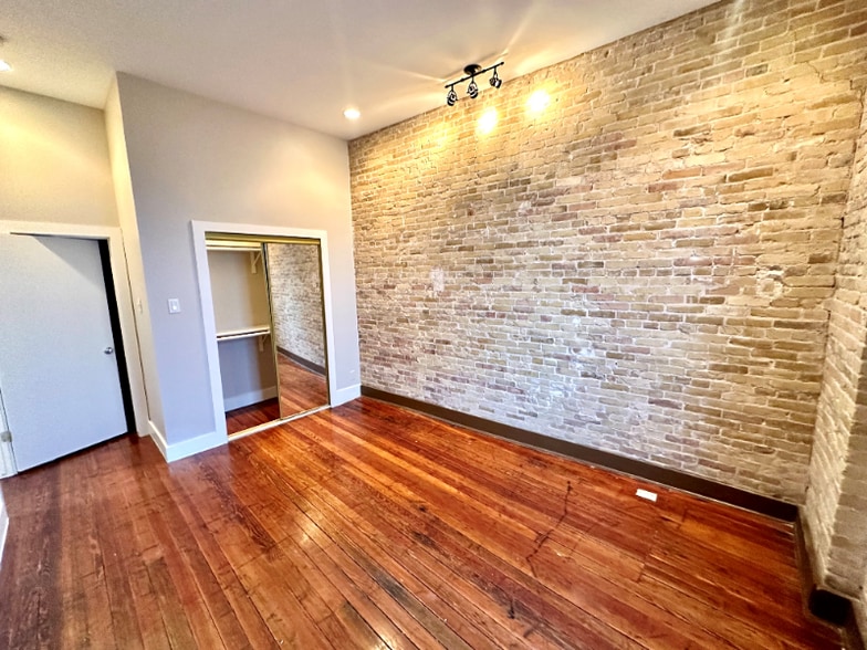 Building Photo - 319 S Flores St