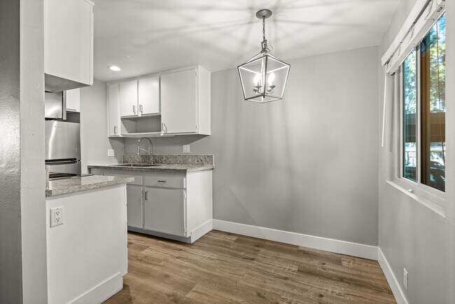 Building Photo - 10990 Del Norte St