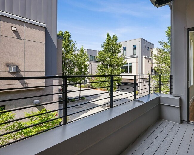 Building Photo - Riverfront Location, Luxury Townhome - End Corner Unit, Two En-Suites, Attached Garage